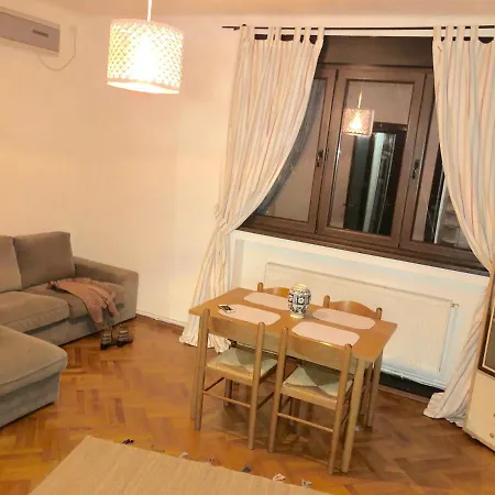 Chic & Central 2 Bedroom *