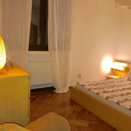 Apartment Chic & Central 2 Bedroom *