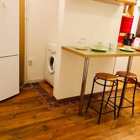 Chic & Central 2 Bedroom Apartment