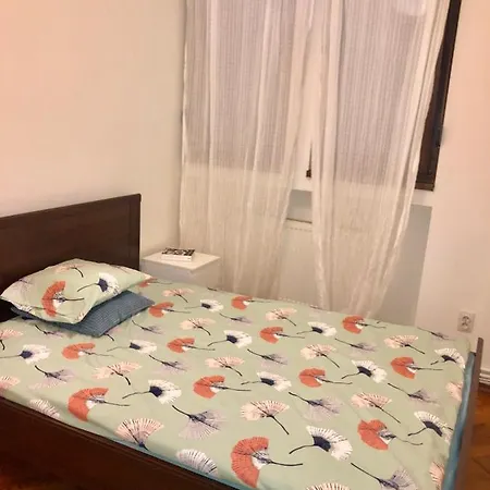 Chic & Central 2 Bedroom Διαμέρισμα *
