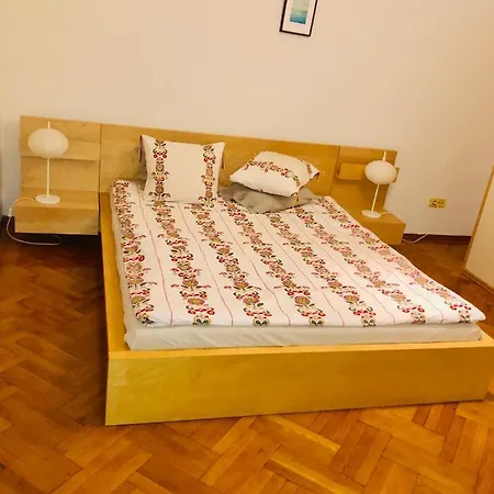 Chic & Central 2 Bedroom *