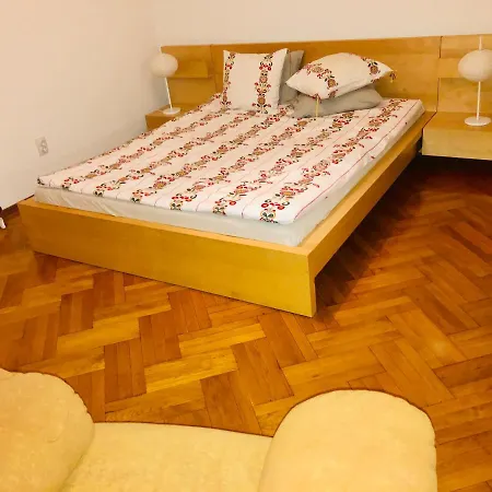 Chic & Central 2 Bedroom *